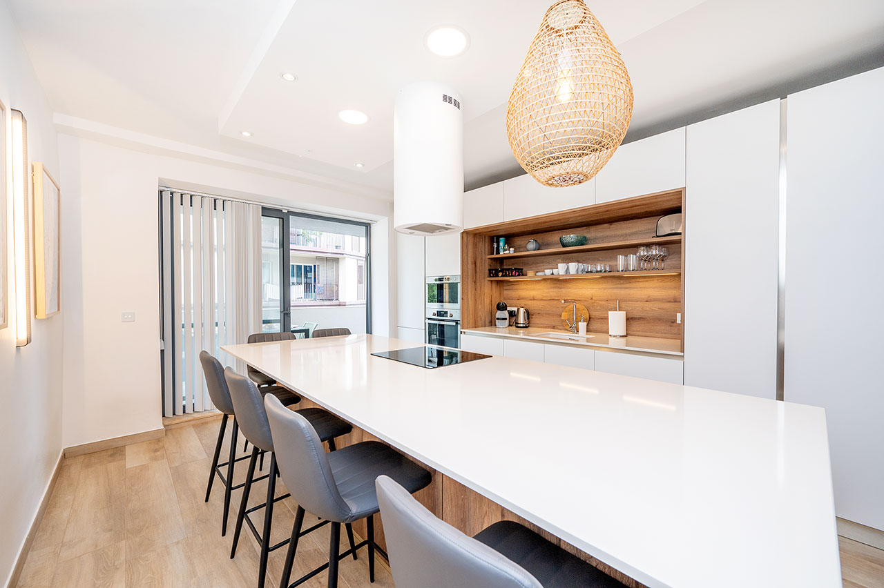 Kitchen island with bar stools and pendant light